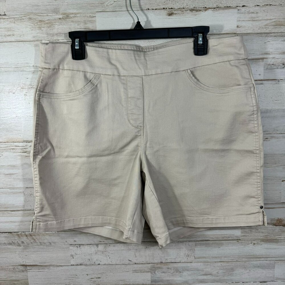 NWOT Liz Claiborne Shorts Size 14